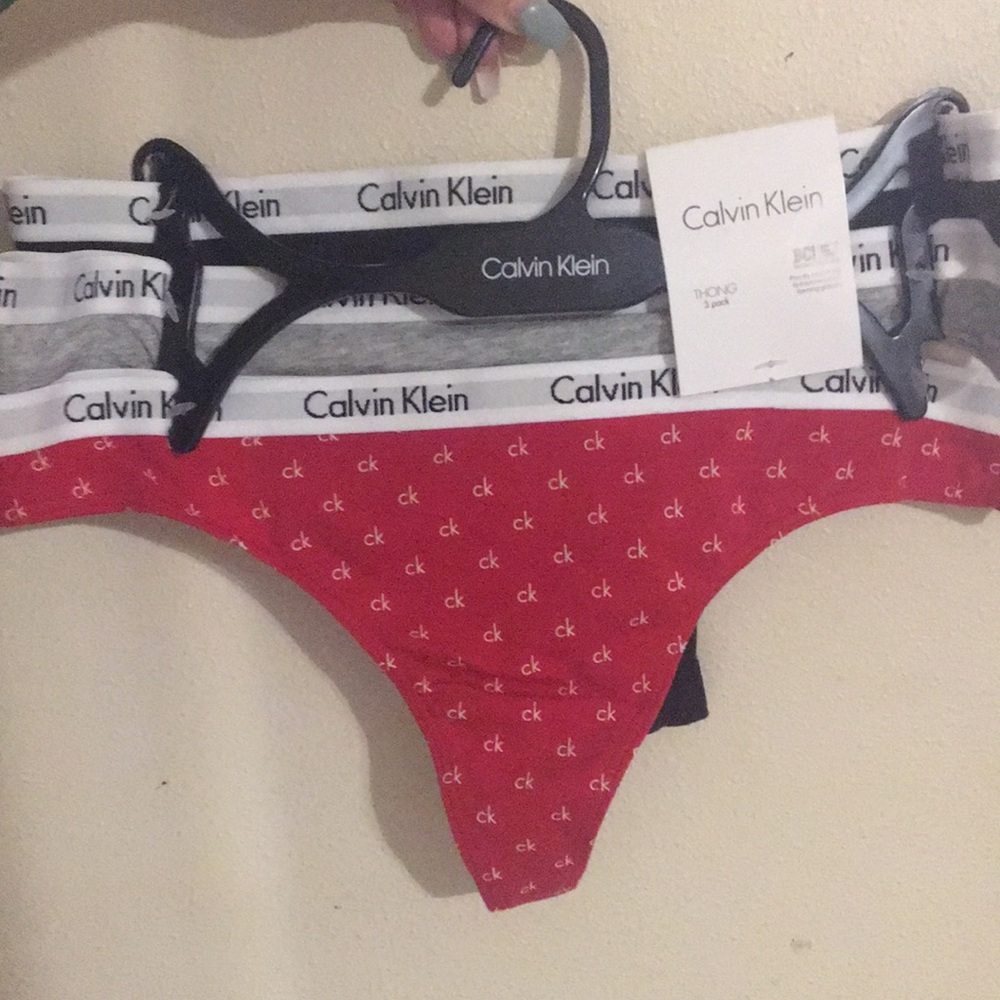 NEW Calvin Klein thong 3pack